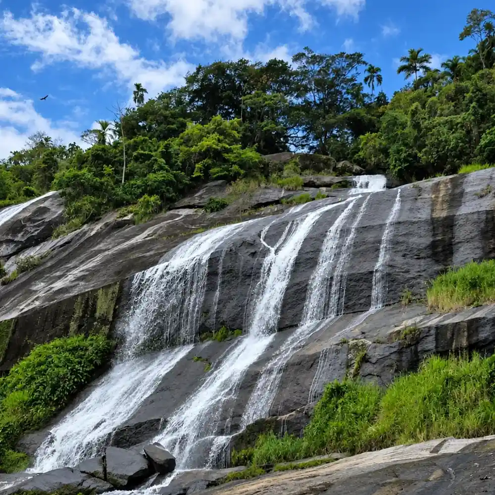 Cachoeira de Água Branca waterfall